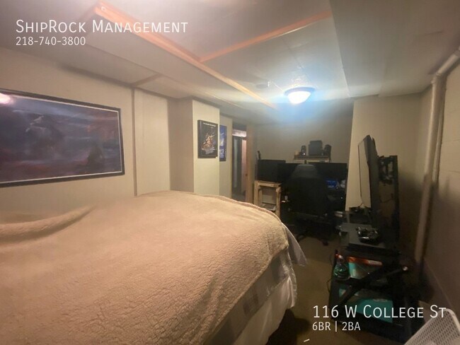 Foto del edificio - 116 W College St