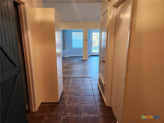 Building Photo - 1015 Old Mill Rd