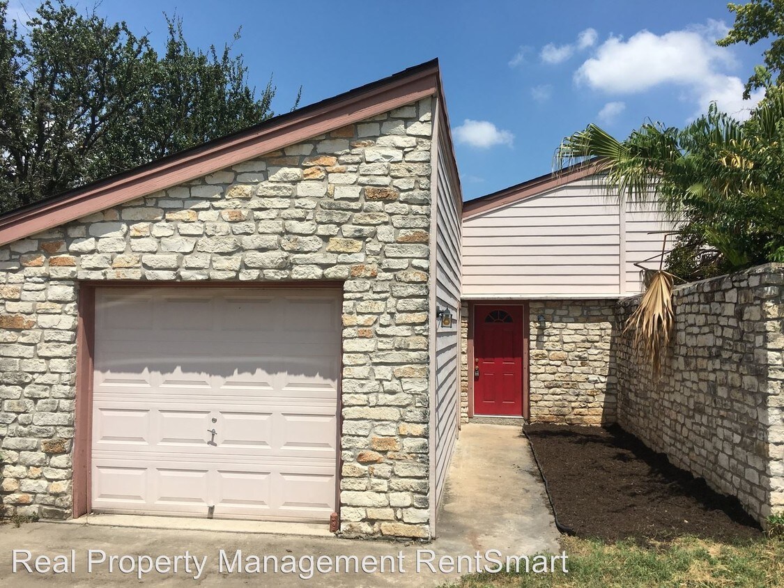 Primary Photo - 906 Sirocco Dr
