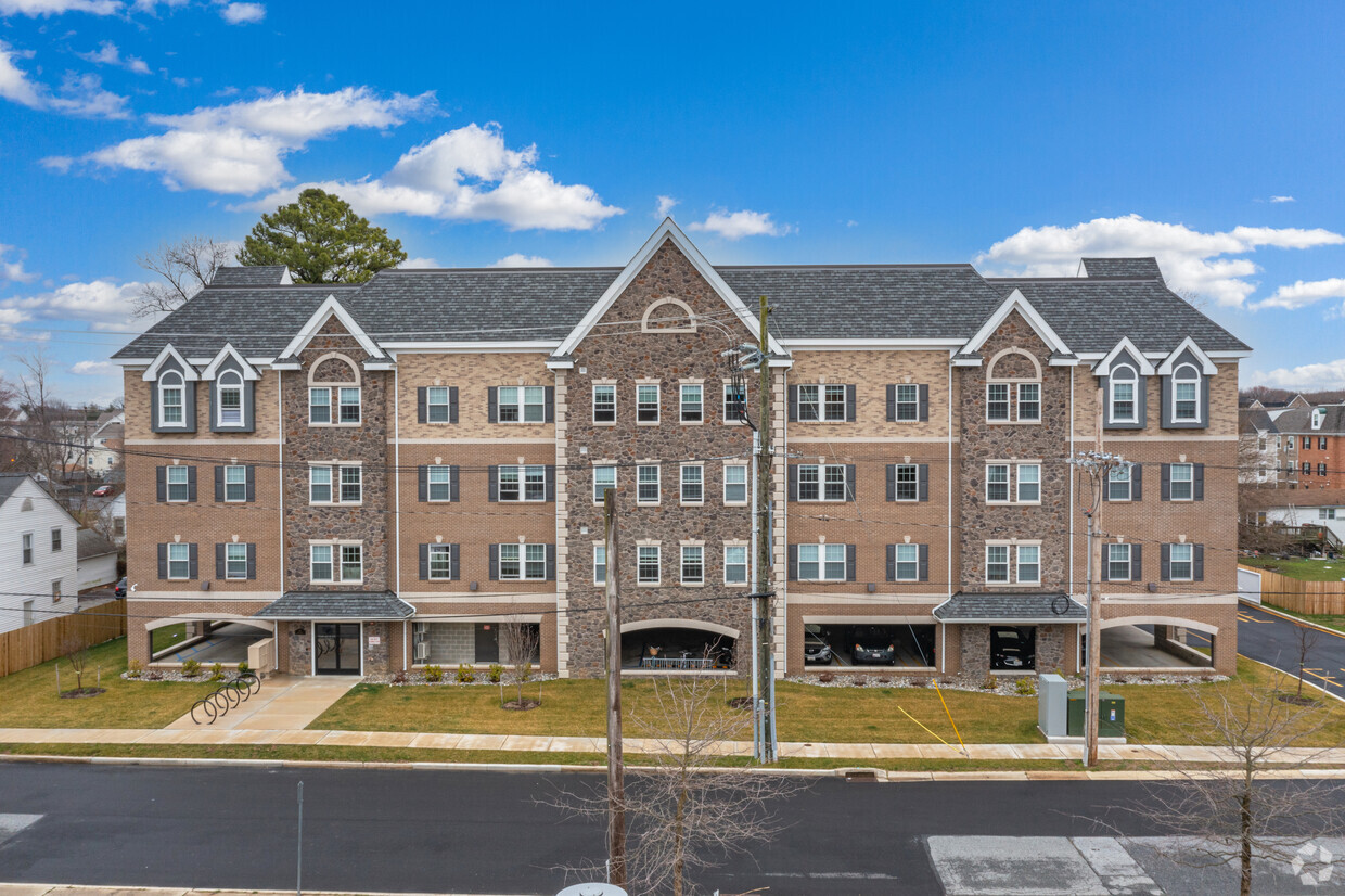 Building Photo - Heritage Place Apartments