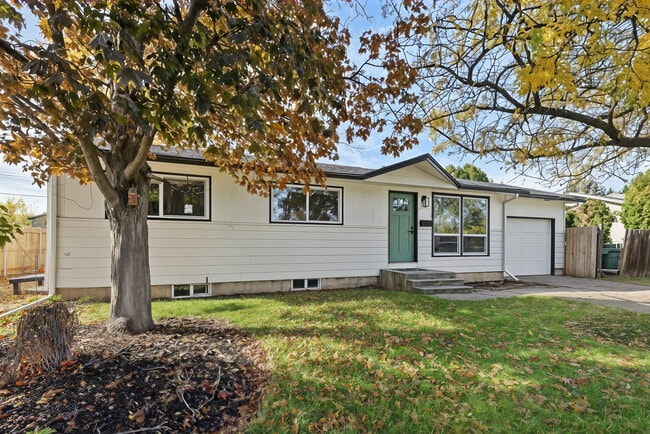 Building Photo - 2020 W Bedford Dr