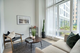 Interior Photo - Hamilton Crossing