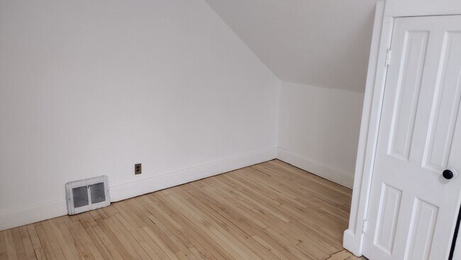 Building Photo - 1319 Winnebago Ave