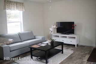 Foto del edificio - 1028 Oak Dr