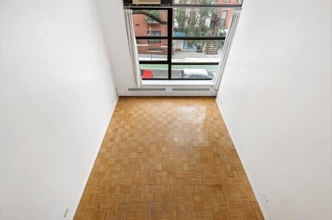 Building Photo - 350 E 62nd St