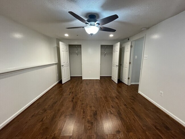 Building Photo - 907 Woodbridge Ct