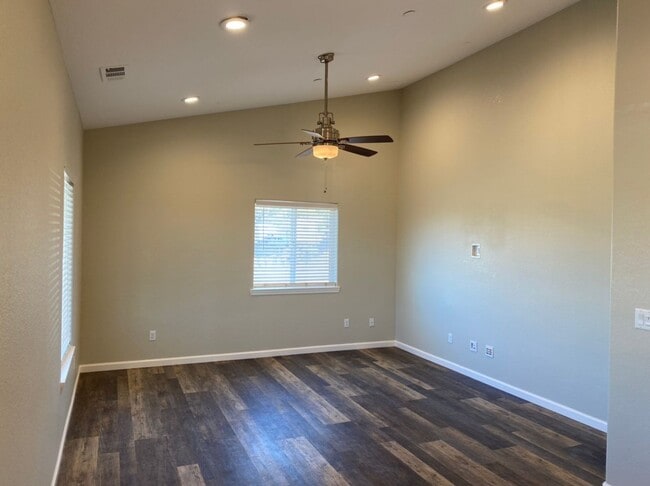 Foto del edificio - Country property located in Hilmar!