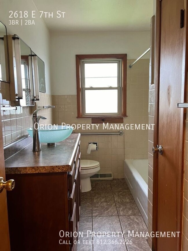 Foto del edificio - 2618 E 7th St