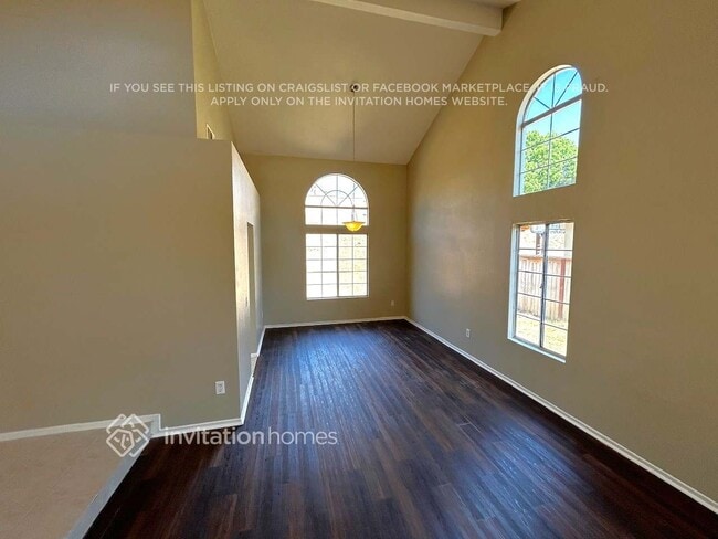 Foto del edificio - 10038 Sycamore Canyon Rd