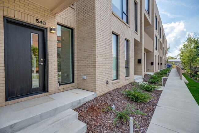 Building Photo - 2200 Children's Way