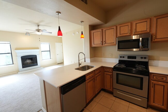 Foto del edificio - Crown Village at Elm Ridge