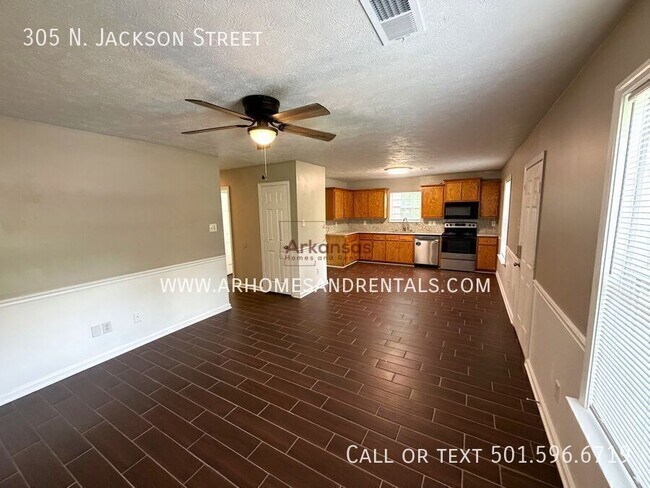 Building Photo - 305 N Jackson St