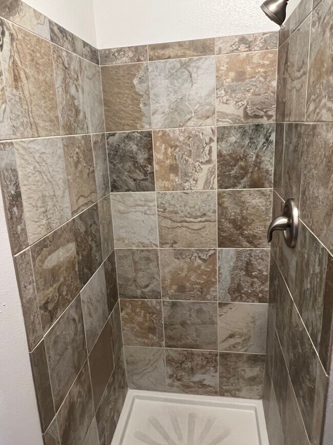 Foto del edificio - 915 W 5th St