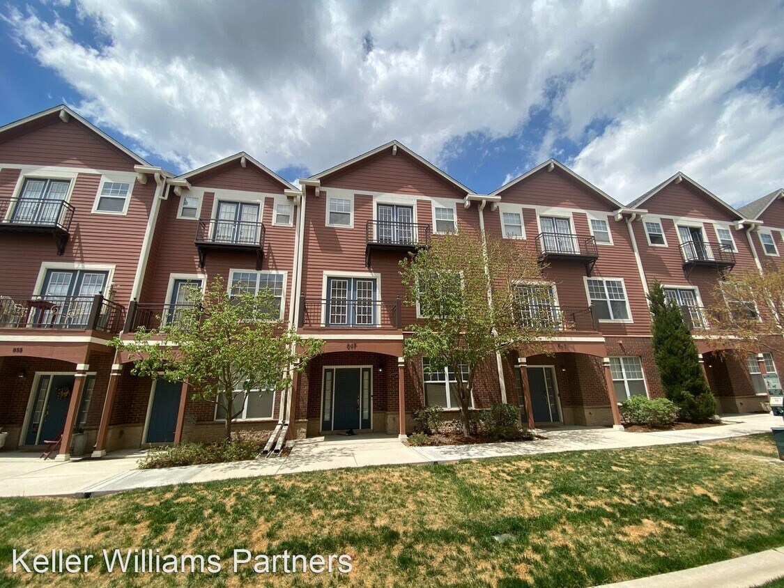 Primary Photo - 4 br, 3.5 bath House - 847 Victoria Ridge ...