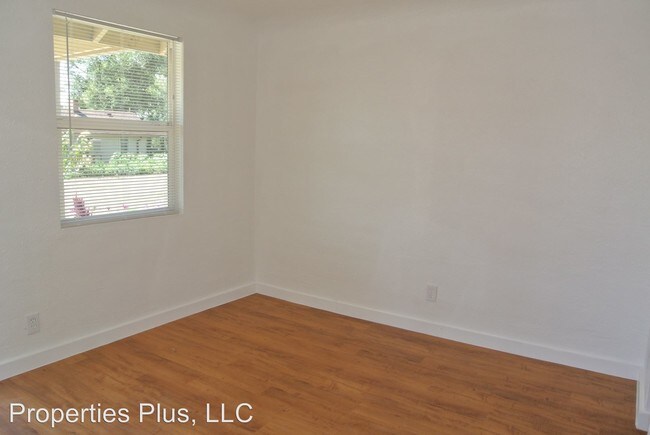 Building Photo - 412 S Lowell Blvd