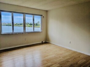 Building Photo - 14820 Naranja Lakes Blvd