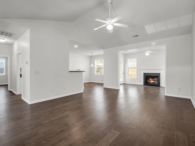 Foto del edificio - 46 Summer Meadow Rd