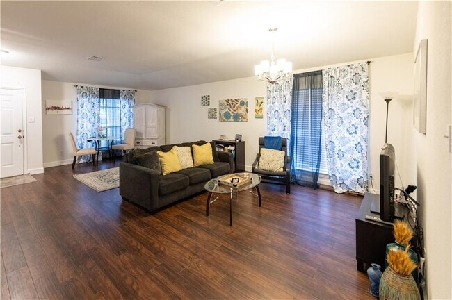 Foto del edificio - 1208 Leah Ln