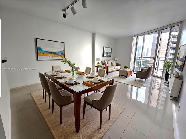 Foto del edificio - 335 S Biscayne Blvd