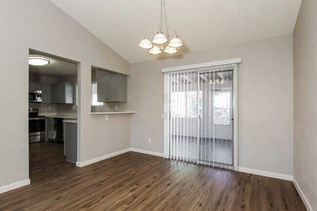 Foto del edificio - 2690 W Saddle Ranch Pl