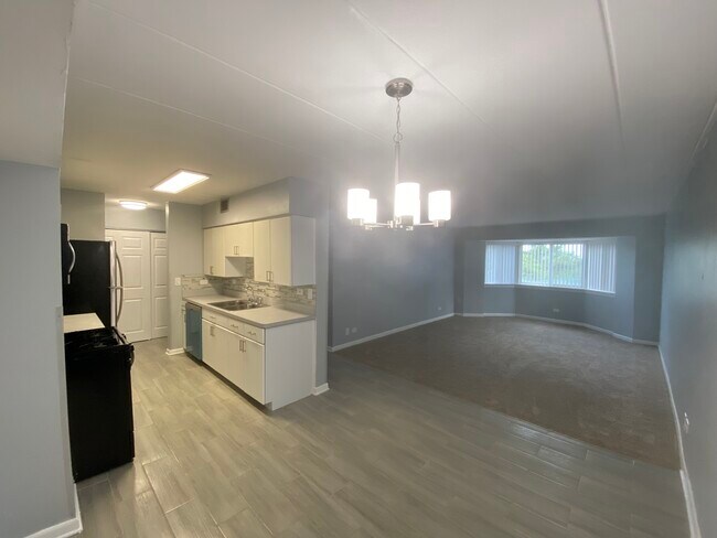 Foto del edificio - 220 S Roselle Rd
