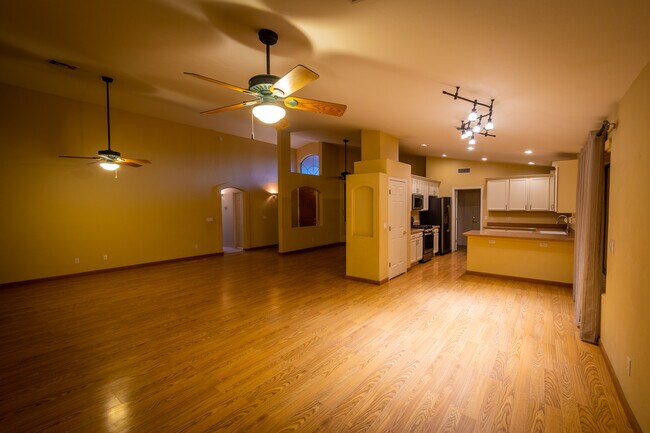 Foto del edificio - 8546 N Sayante Way