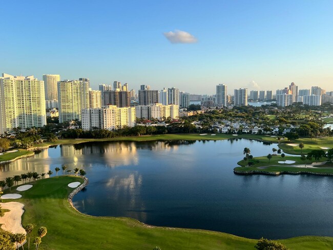 Foto del edificio - 3625 N Country Club Dr
