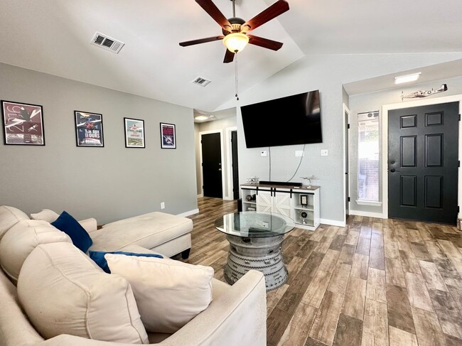 Foto del edificio - 1003 Markham Ln