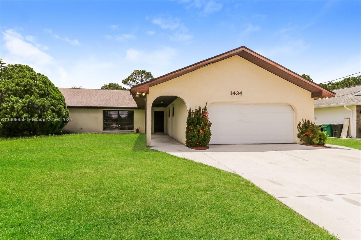 Foto principal - 1434 SW Broadview St
