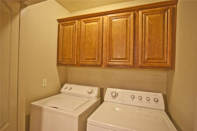 Building Photo - 3012 S B St