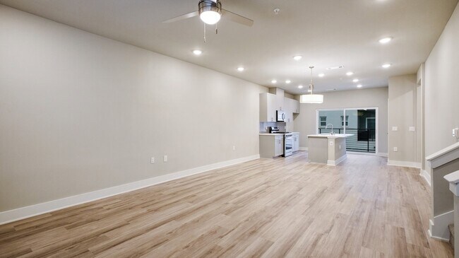 Building Photo - 3353 Wynwood Dr