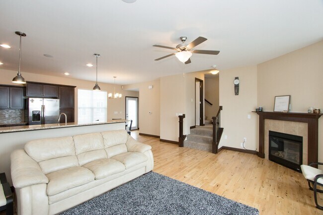 Foto del edificio - 320 Clark Dr