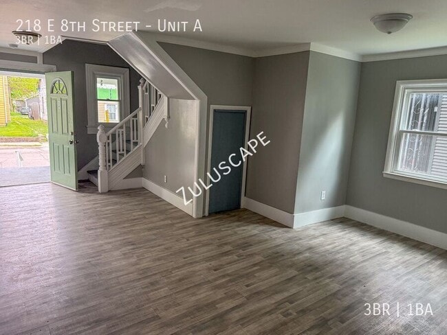 Foto del edificio - 218 E 8th St