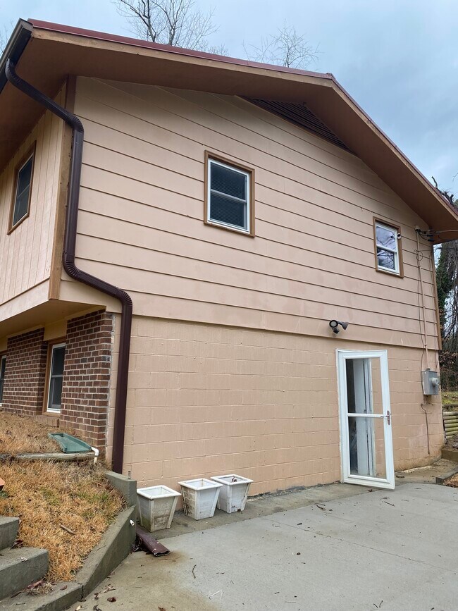 Side of the house - 717 Connor Ave