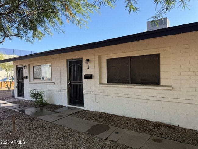 Building Photo - 1625 W Fillmore St