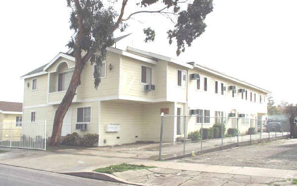 Building Photo - 3228 Andrita St