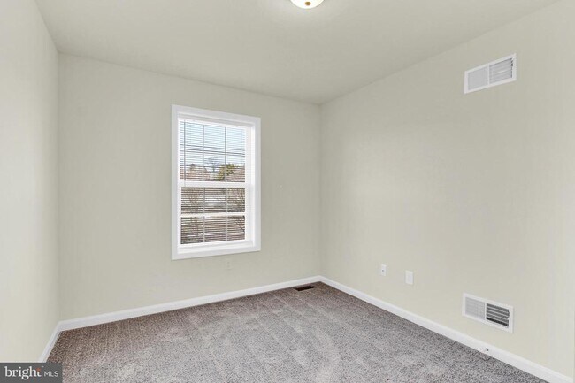 Foto del edificio - 215 Woodside Ave