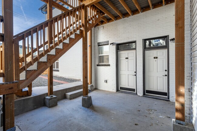 Building Photo - 401 W Granite St