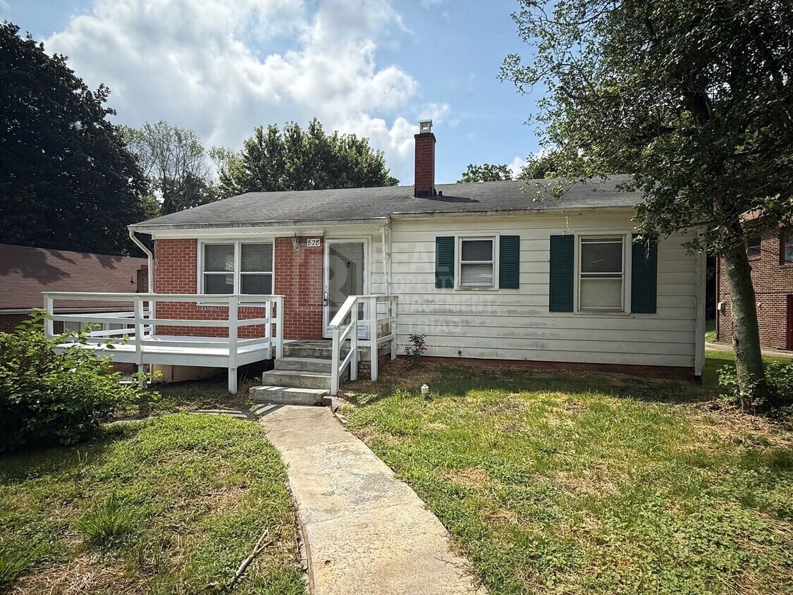 Foto principal - 828 Circle Dr