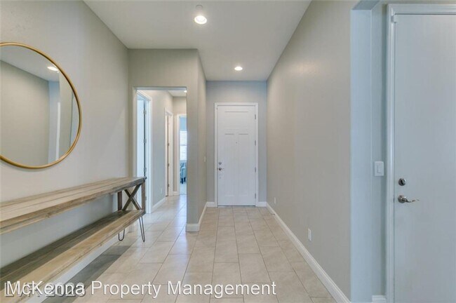 Foto del edificio - 4 br, 3 bath House - 792 Drammatico Pl