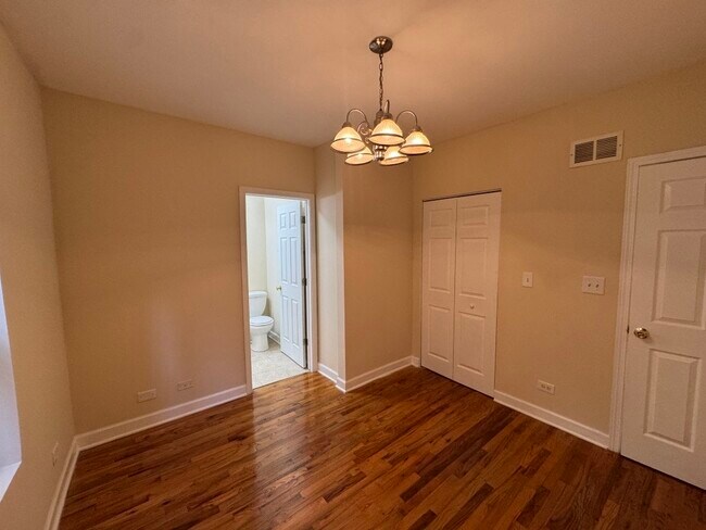 Building Photo - 2257 W Rosemont Ave