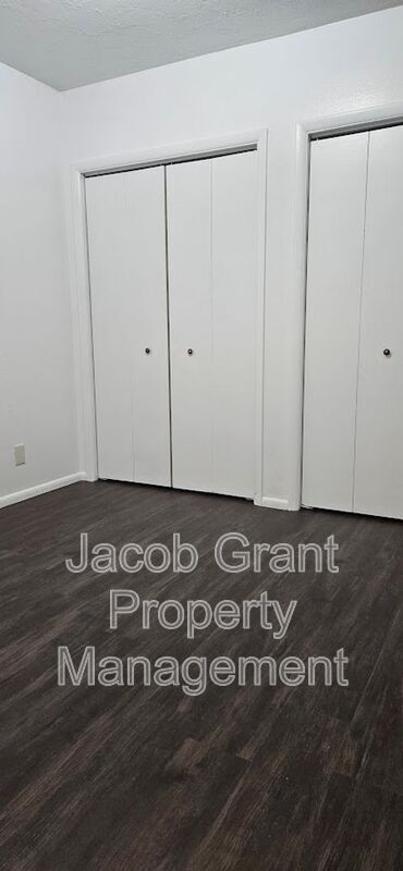 Building Photo - 676 Memorial Dr