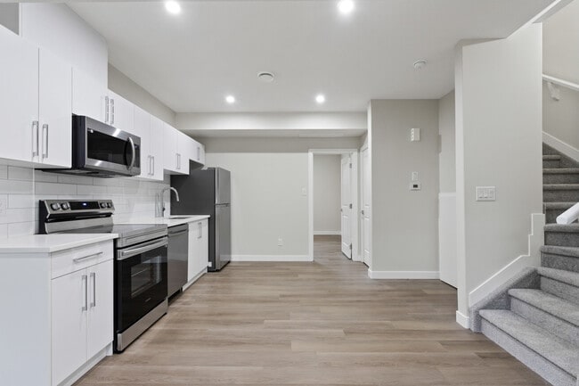 Building Photo - 6641-6646 46 Ave