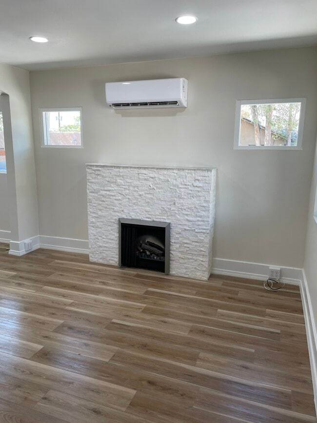 Building Photo - 311 Stanford Dr SE