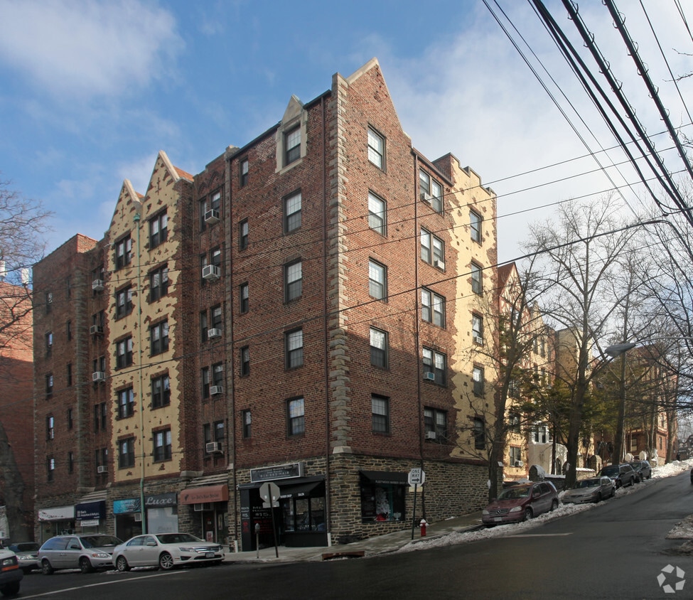 Building Photo - Grand Gardens Apartments