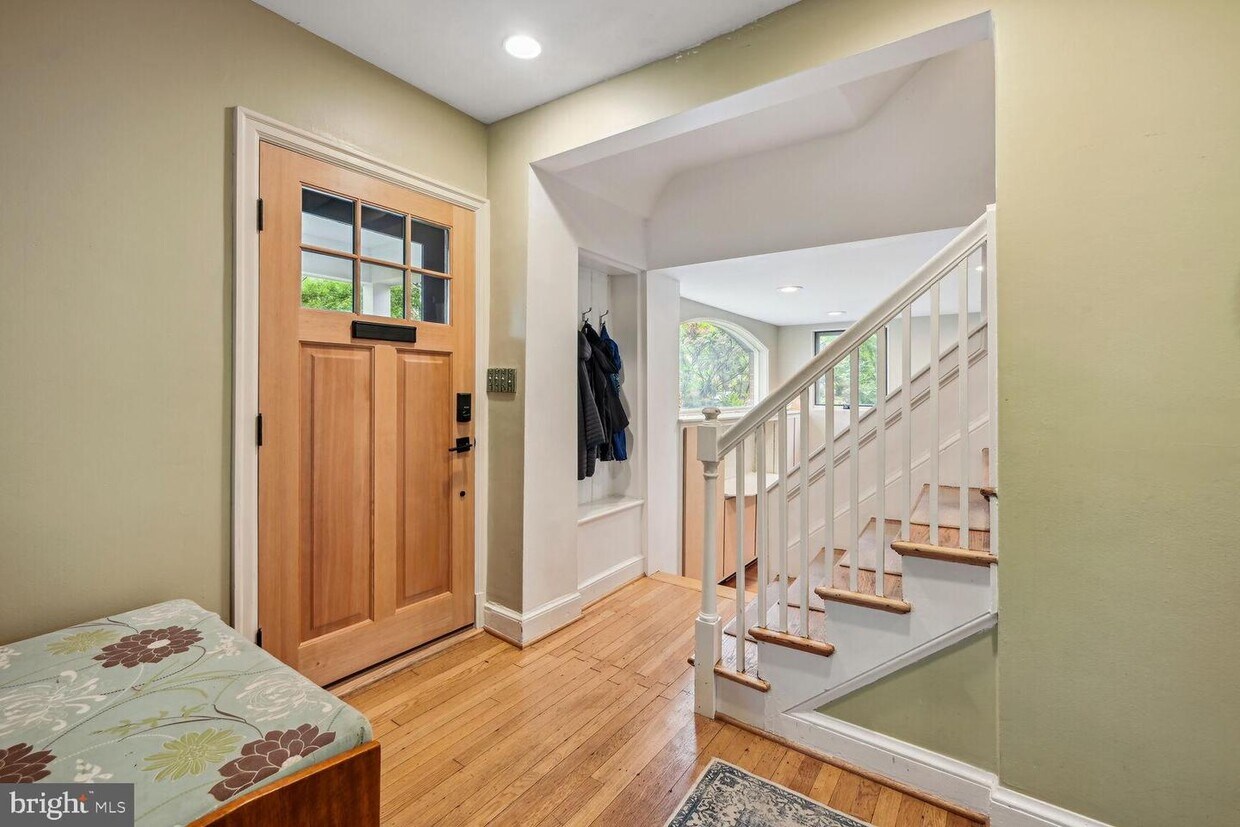Foto principal - 4634 Ellicott St NW