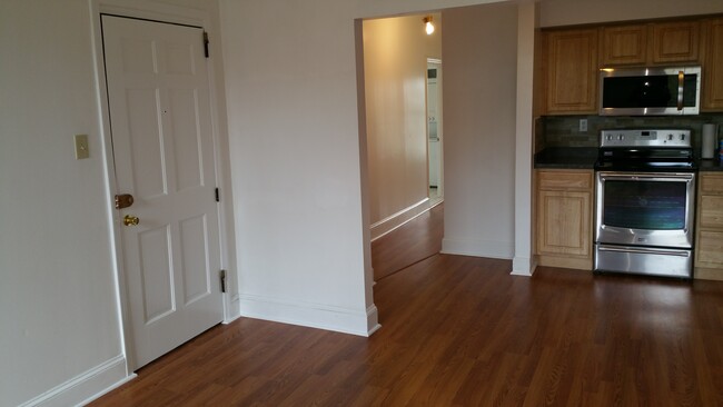 Building Photo - 53 Ten Broeck St