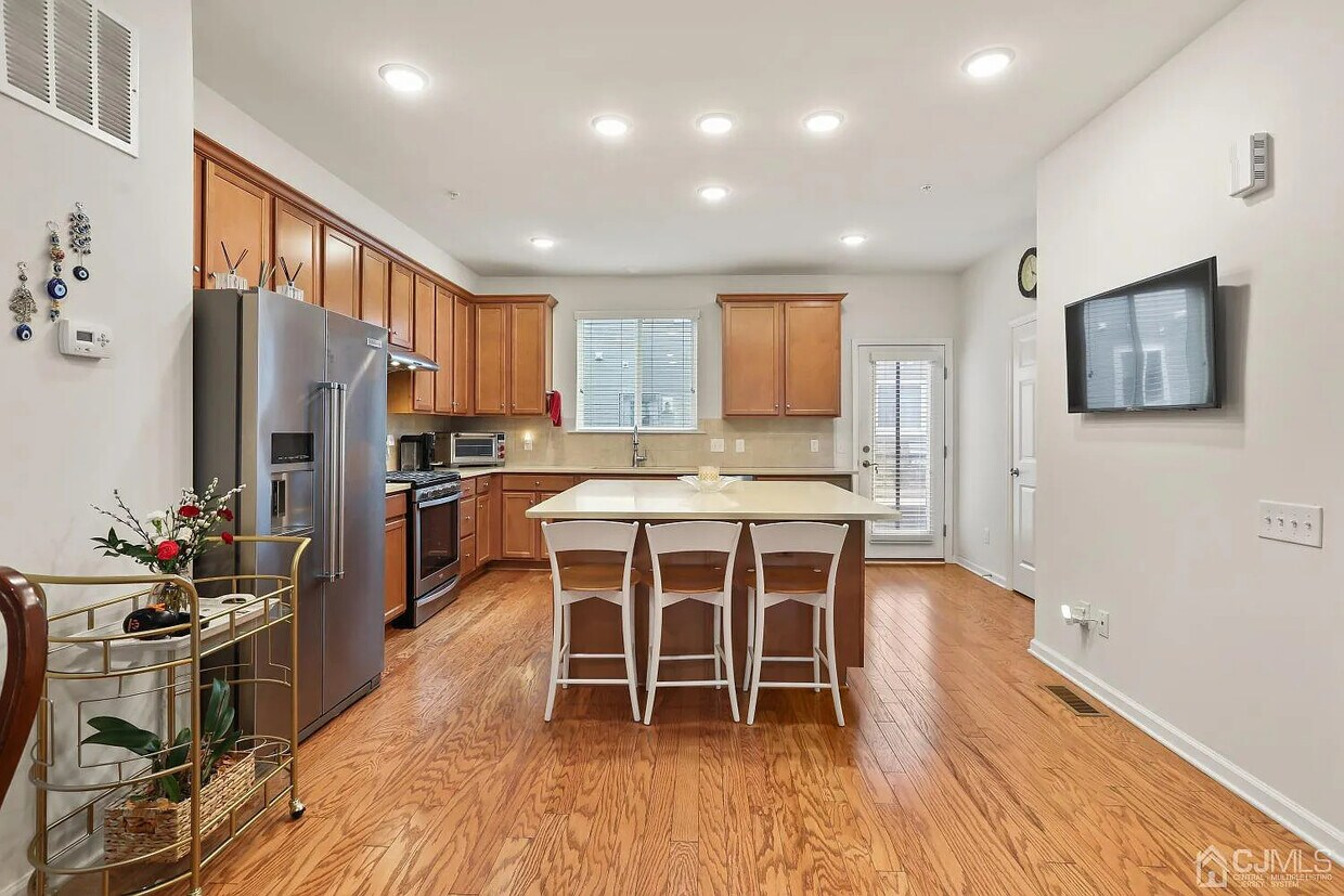 14 Fleet St, North Brunswick Township, NJ 08902 Townhome Rentals in North Brunswick Township