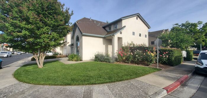 Primary Photo - Lovely corner SFR in quiet neighborhood
