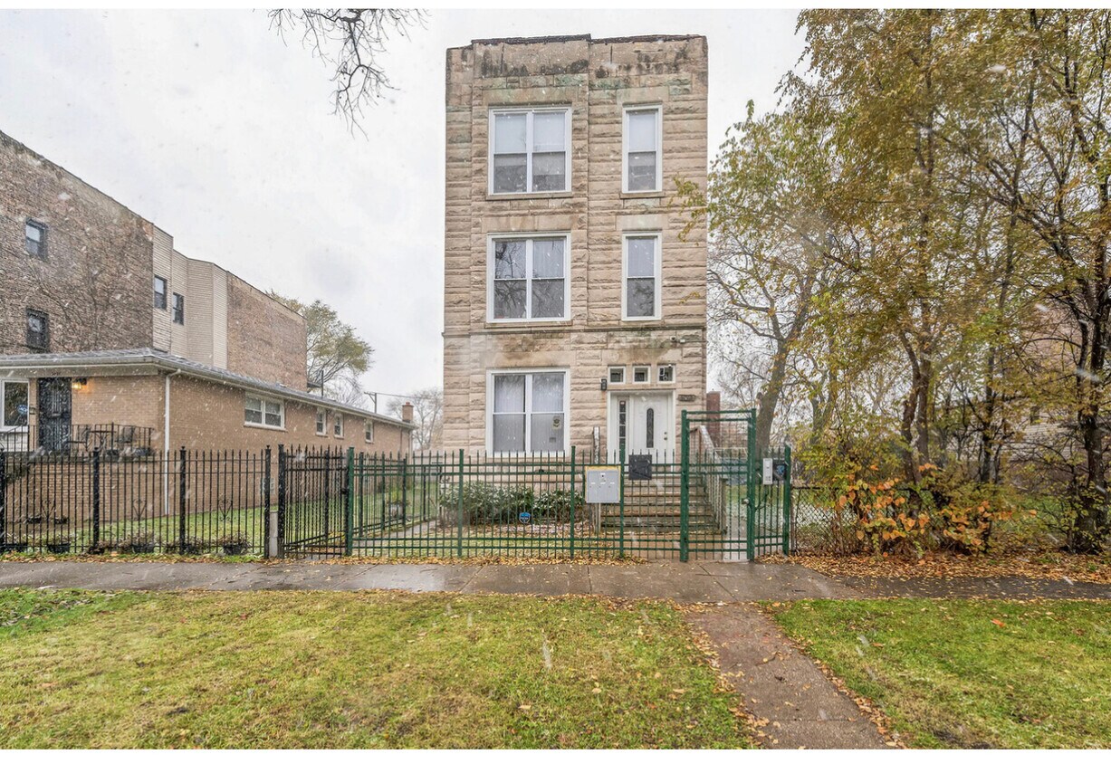 Main Entrance - 6020 S Wabash Ave